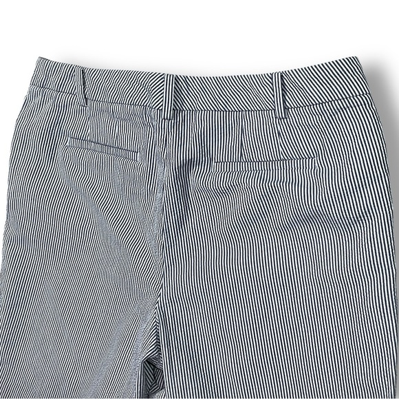 Talbots The Perfect Short Sz 10P Striped Blue Coastal Resort Nautical Travel - Picture 5 of 7